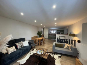 Charmant T3 rénové, 8 pers, proche centre, balcon sud, garage pour skis/vélos, animaux non admis - FR-1-761-4